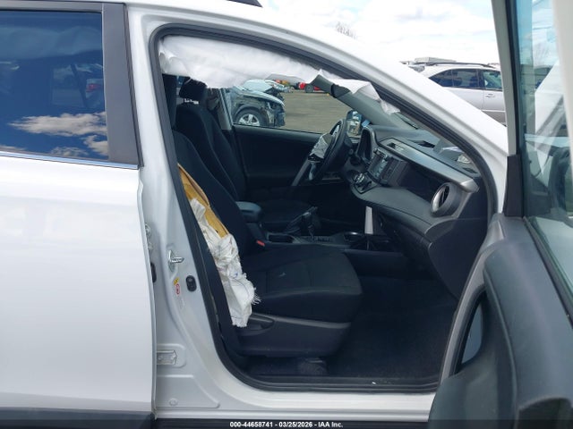 Toyota RAV4 LE 2016 2T3BFREV5GW434422 Image 5