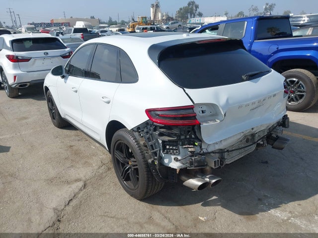 2018 PORSCHE MACAN WP1AB2A53JLB35637 Photo 2