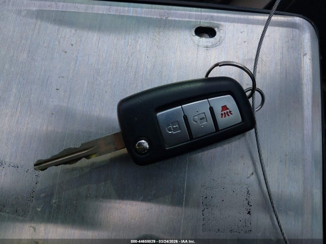 JN1BJ1CP0HW021043 Nissan Rogue Sport S
