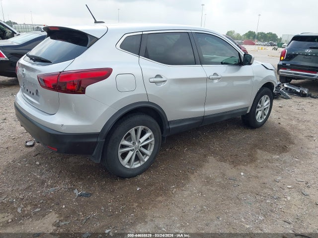 JN1BJ1CP0HW021043 Nissan Rogue Sport S