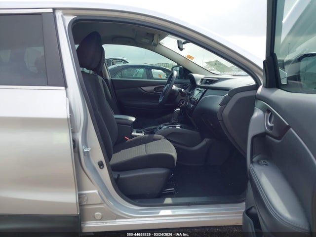 JN1BJ1CP0HW021043 Nissan Rogue Sport S
