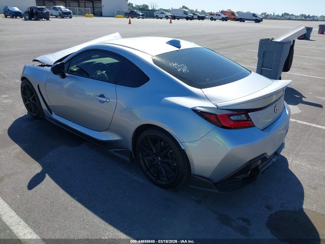 2022 TOYOTA GR86 JF1ZNBE15N9757121 Photo 2