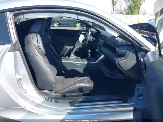 2022 TOYOTA GR86 JF1ZNBE15N9757121 Photo 4