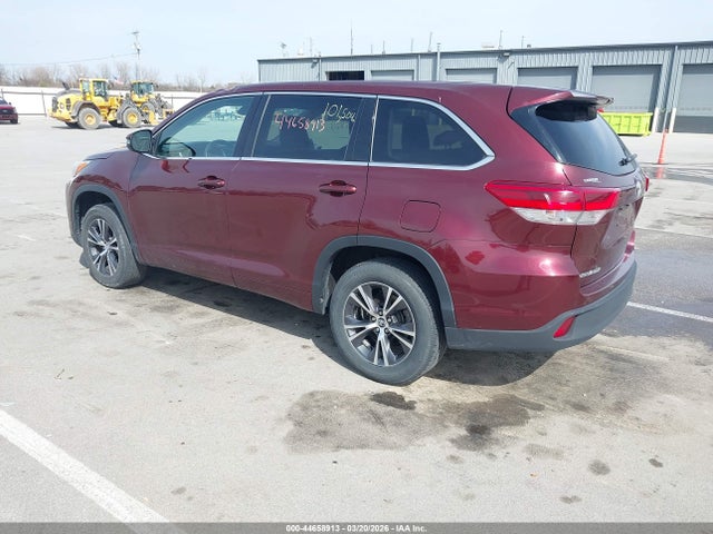 Toyota Highlander Le 2018 5TDZZRFH1JS243930 Image 3