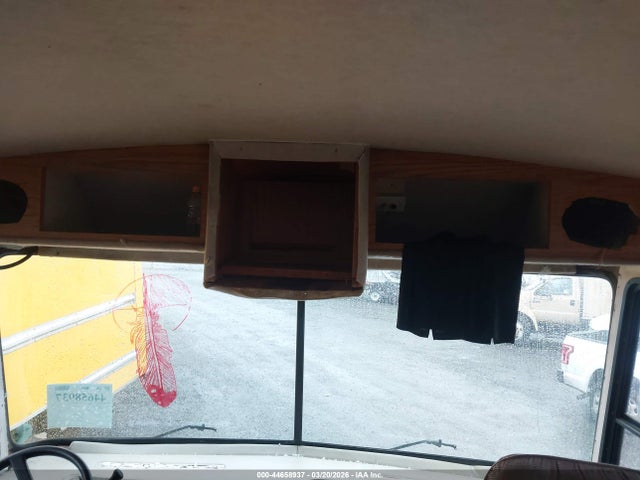 44658937 :رقم المزاد ، 1GBJP37N4N3315767 vin ، 1993 Fleetwood P30 مزاد بيع