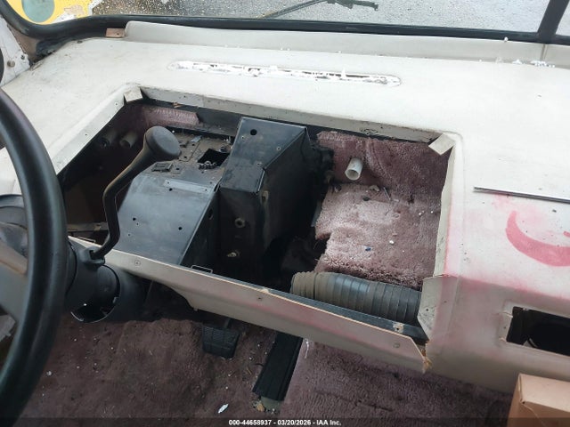 44658937 :رقم المزاد ، 1GBJP37N4N3315767 vin ، 1993 Fleetwood P30 مزاد بيع