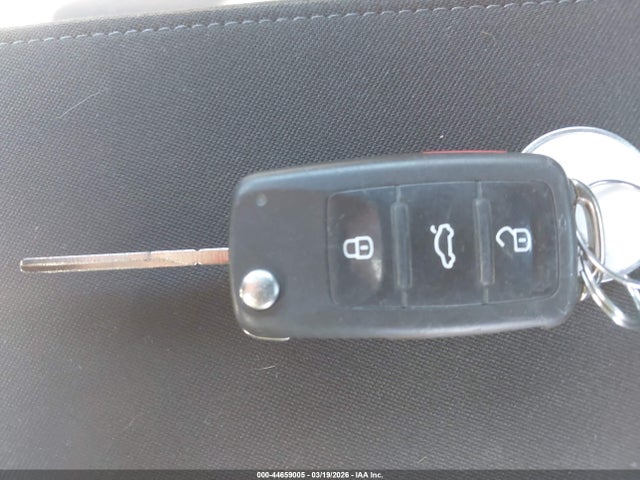 2019 VOLKSWAGEN BEETLE 3VWFD7AT5KM708841 Photo 10