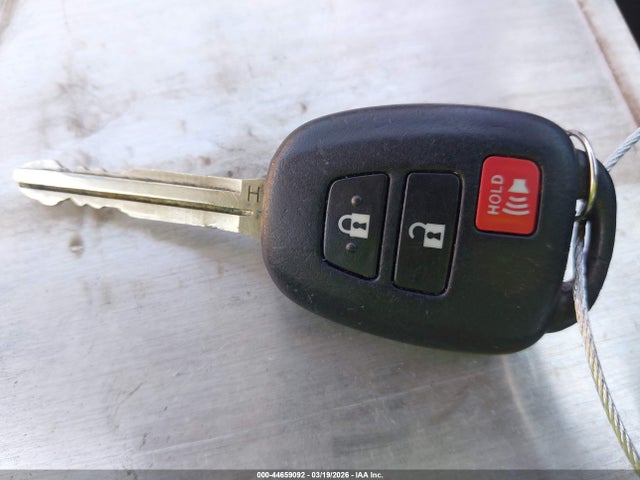 2T3BFREV6FW293682 Toyota RAV4 LE