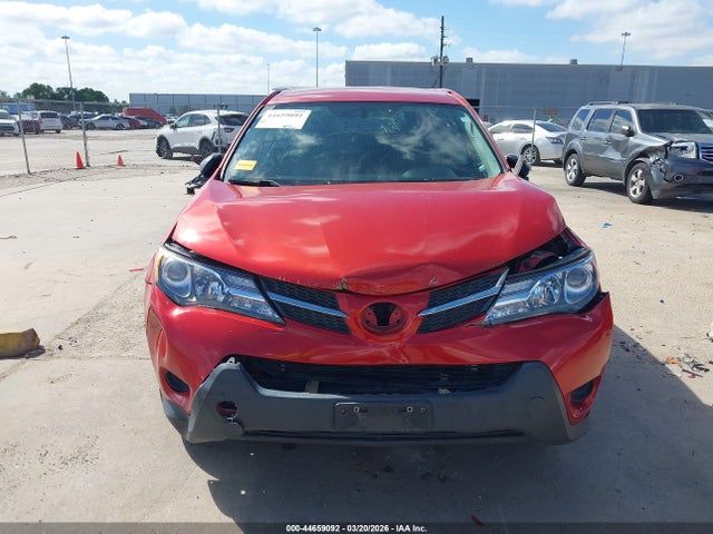 2T3BFREV6FW293682 Toyota RAV4 LE