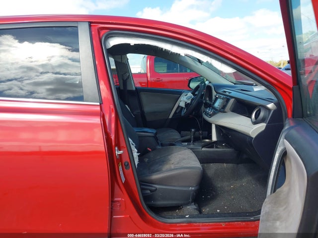 2T3BFREV6FW293682 Toyota RAV4 LE