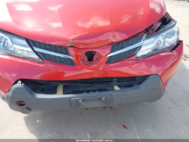 2T3BFREV6FW293682 Toyota RAV4 LE