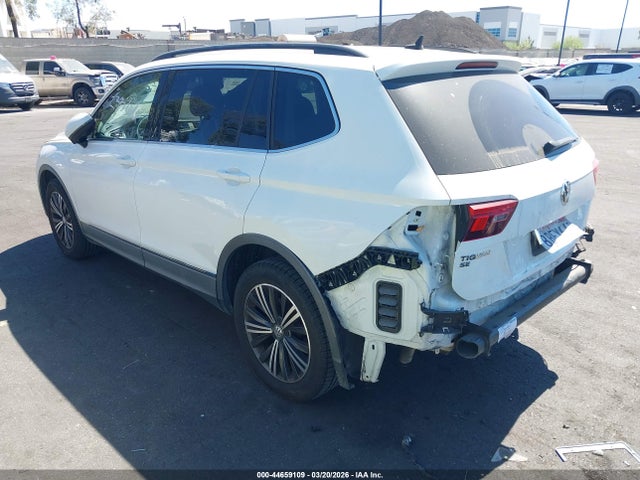 2018 VOLKSWAGEN TIGUAN 3VV3B7AX3JM025549 Photo 2