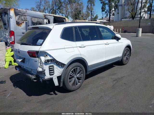 2018 VOLKSWAGEN TIGUAN 3VV3B7AX3JM025549 Photo 3