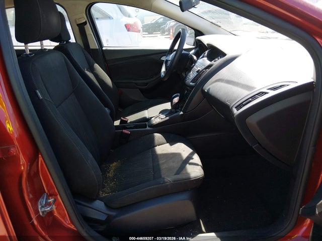 1FADP3F25JL241422 Ford FOCUS SE