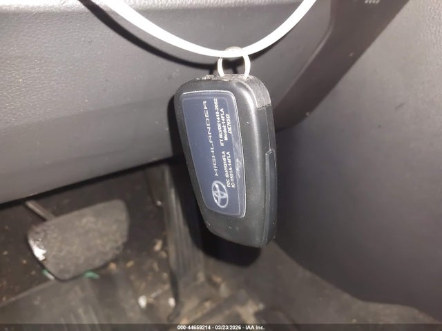 44659214 :رقم المزاد ، 5TDBBRCH6PS111412 vin ، 2023 Toyota Highlander Hybrid Le مزاد بيع