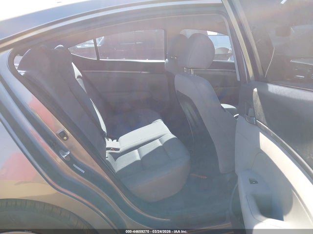 2017 HYUNDAI ELANTRA KMHD74LF1HU394712 Photo 7