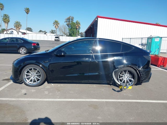 Продажа на аукционе авто 2022 Tesla Model Y Long Range Dual Motor All-wheel Drive, vin: 7SAYGDEE6NF376675, номер лота: 44659302