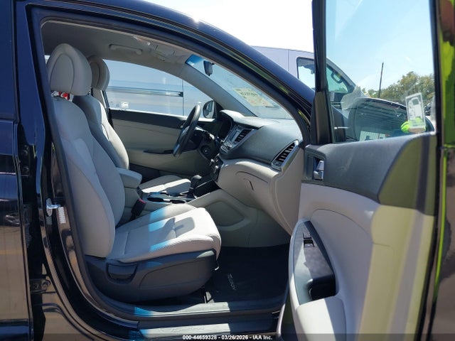 KM8J23A45JU701561 Hyundai TUCSON SE
