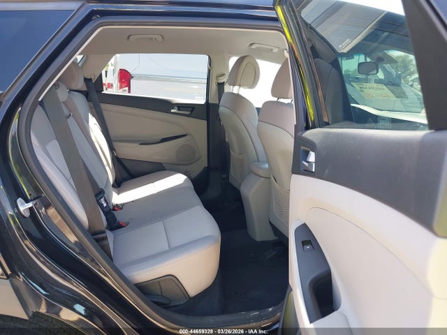 KM8J23A45JU701561 Hyundai TUCSON SE
