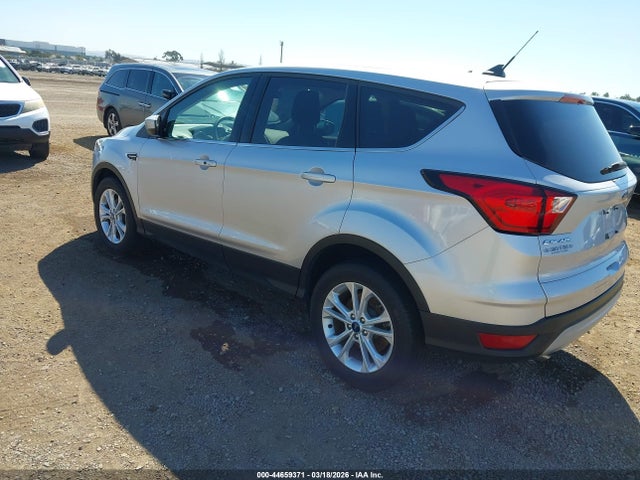 1FMCU0GDXKUB95591 Ford ESCAPE SE
