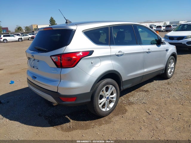 1FMCU0GDXKUB95591 Ford ESCAPE SE