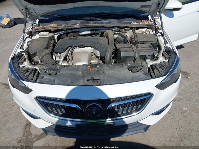 W04GR6SX2J1082000 Buick Regal Sportback Essence