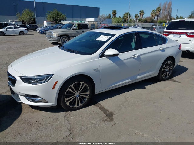 W04GR6SX2J1082000 Buick Regal Sportback Essence