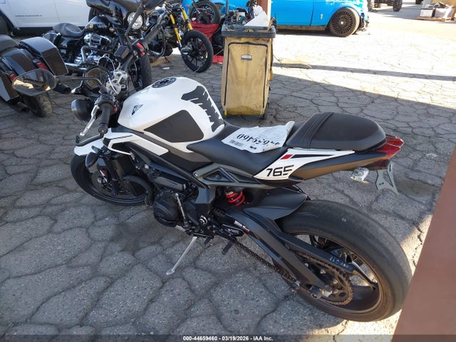 2024 TRIUMPH MOTORCYCLE STREET TRIPLE SMTA604SXRTBS8857 Photo 2