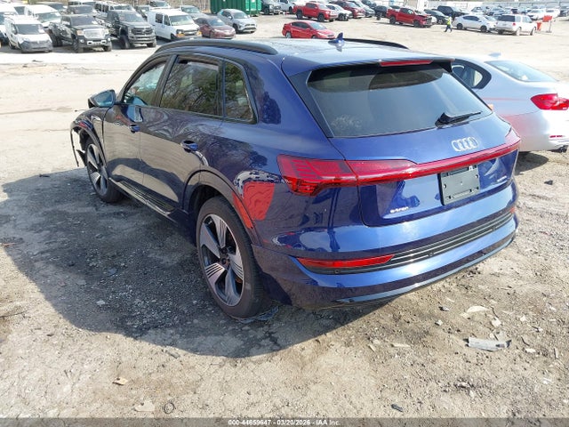 2022 Audi E-tron Premium Plus Quattro მანქანა იყიდება აუქციონზე, vin: WA1LAAGE5NB014726, აუქციონის ნომერი: 44659647