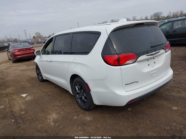 2018 CHRYSLER PACIFICA 2C4RC1FG2JR365733 Photo 2