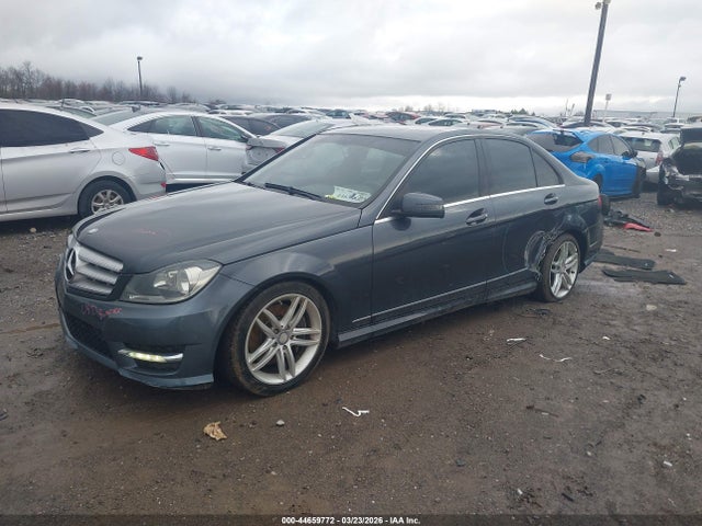 2013 Mercedes-benz C 300 Sport 4matic მანქანა იყიდება აუქციონზე, vin: WDDGF8AB0DA816787, აუქციონის ნომერი: 44659772