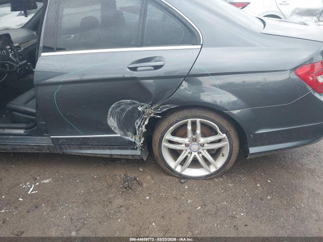 2013 Mercedes-benz C 300 Sport 4matic მანქანა იყიდება აუქციონზე, vin: WDDGF8AB0DA816787, აუქციონის ნომერი: 44659772
