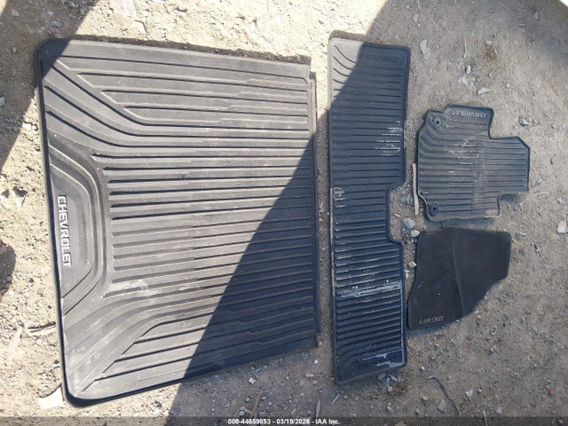 2GNAXKEX8J6218026 Chevrolet EQUINOX LT