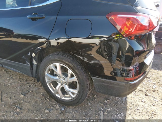 2GNAXKEX8J6218026 Chevrolet EQUINOX LT
