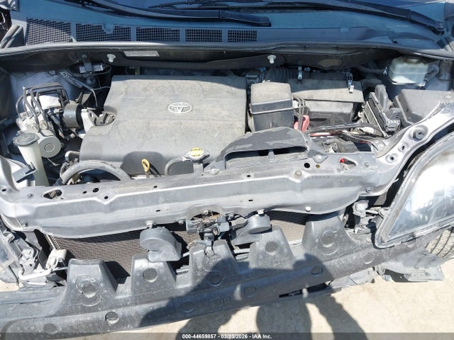 5TDXK3DC4ES520611 Toyota Sienna Sport