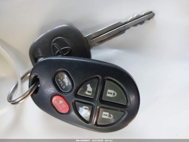 5TDXK3DC4ES520611 Toyota Sienna Sport