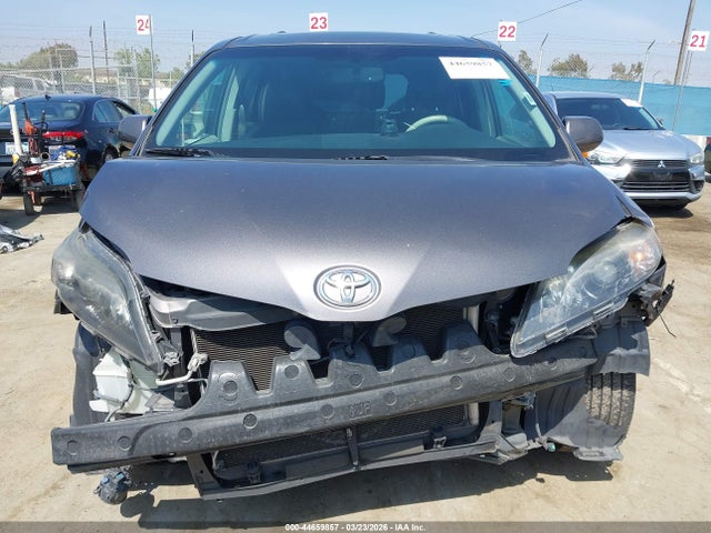 5TDXK3DC4ES520611 Toyota Sienna Sport