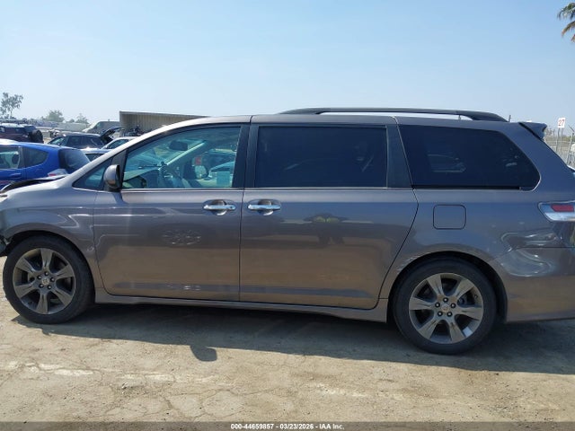 5TDXK3DC4ES520611 Toyota Sienna Sport