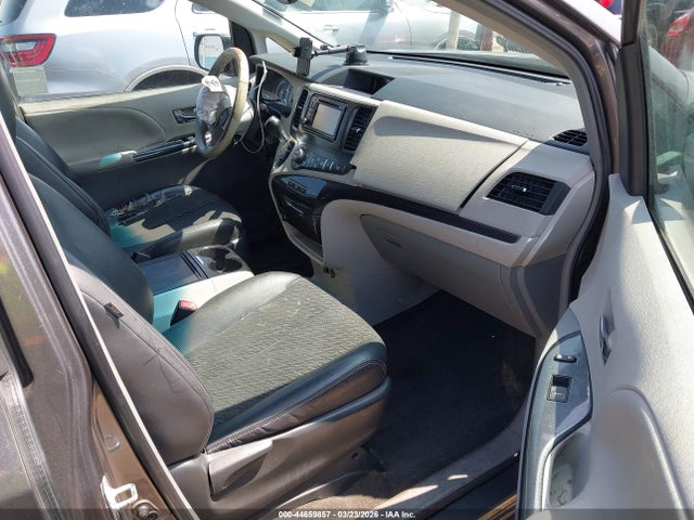5TDXK3DC4ES520611 Toyota Sienna Sport