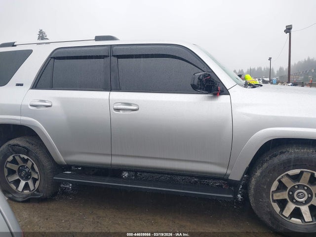 JTEMU5JR5N5972733 Toyota 4RUNNER SR5