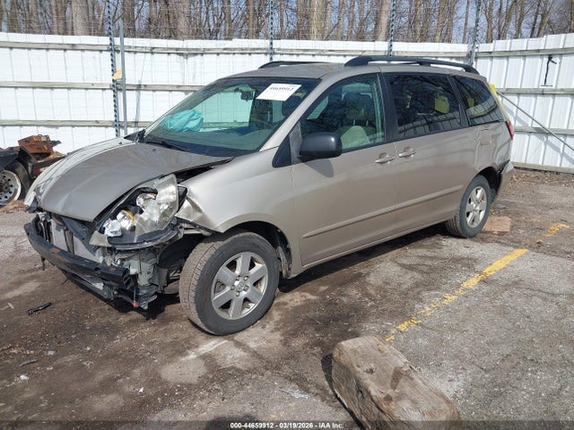 2010 TOYOTA SIENNA 5TDKK4CC1AS307708 Photo 1