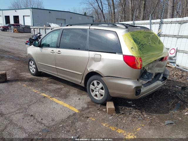 2010 TOYOTA SIENNA 5TDKK4CC1AS307708 Photo 2