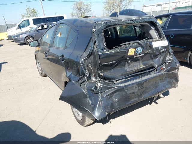 JTDKDTB39F1110862 Toyota Prius C Three