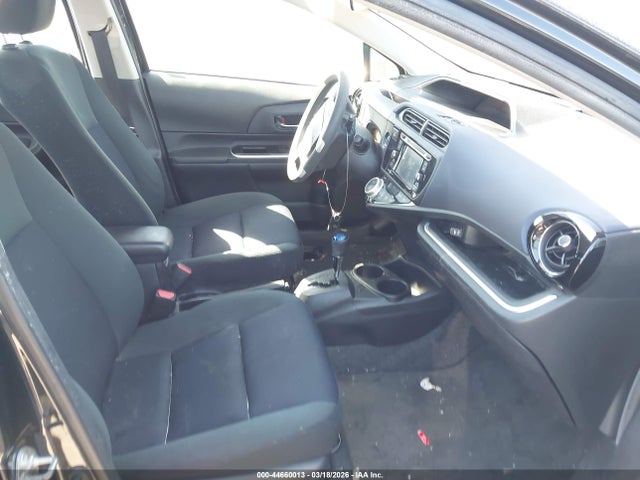 JTDKDTB39F1110862 Toyota Prius C Three
