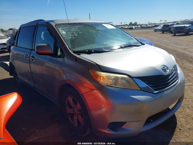 2011 TOYOTA SIENNA 5TDKK3DC8BS139818 Photo 0