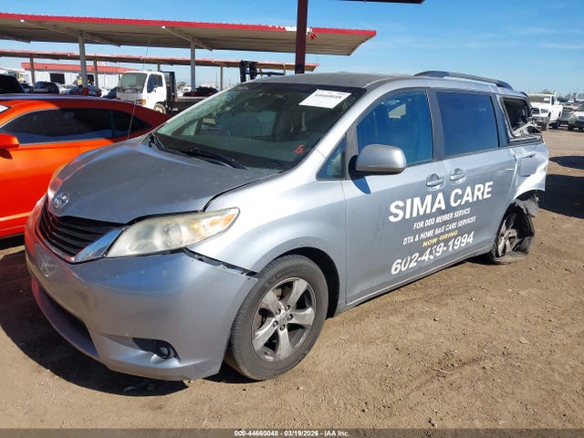 2011 TOYOTA SIENNA 5TDKK3DC8BS139818 Photo 1