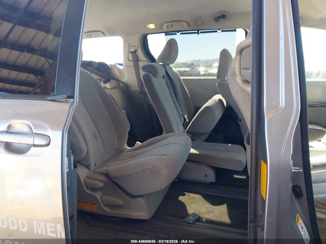 2011 TOYOTA SIENNA 5TDKK3DC8BS139818 Photo 7