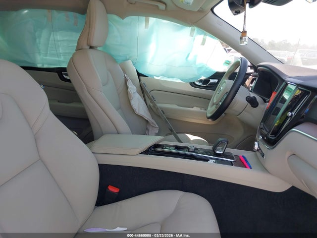 2022 Volvo Xc60 B5 Momentum მანქანა იყიდება აუქციონზე, vin: YV4L12DKXN1081962, აუქციონის ნომერი: 44660085