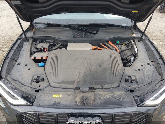 WA1LAAGE3NB032335 Audi E-tron Premium Plus Quattro