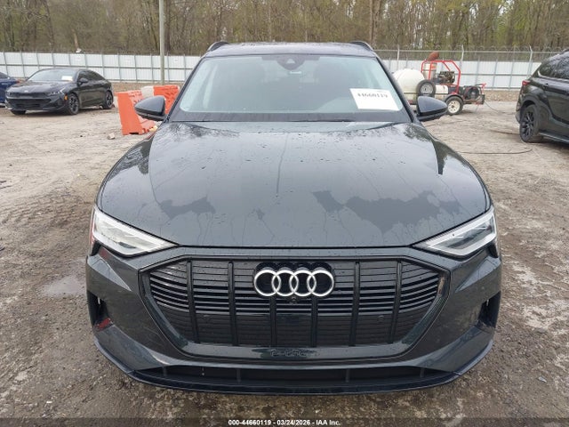 WA1LAAGE3NB032335 Audi E-tron Premium Plus Quattro